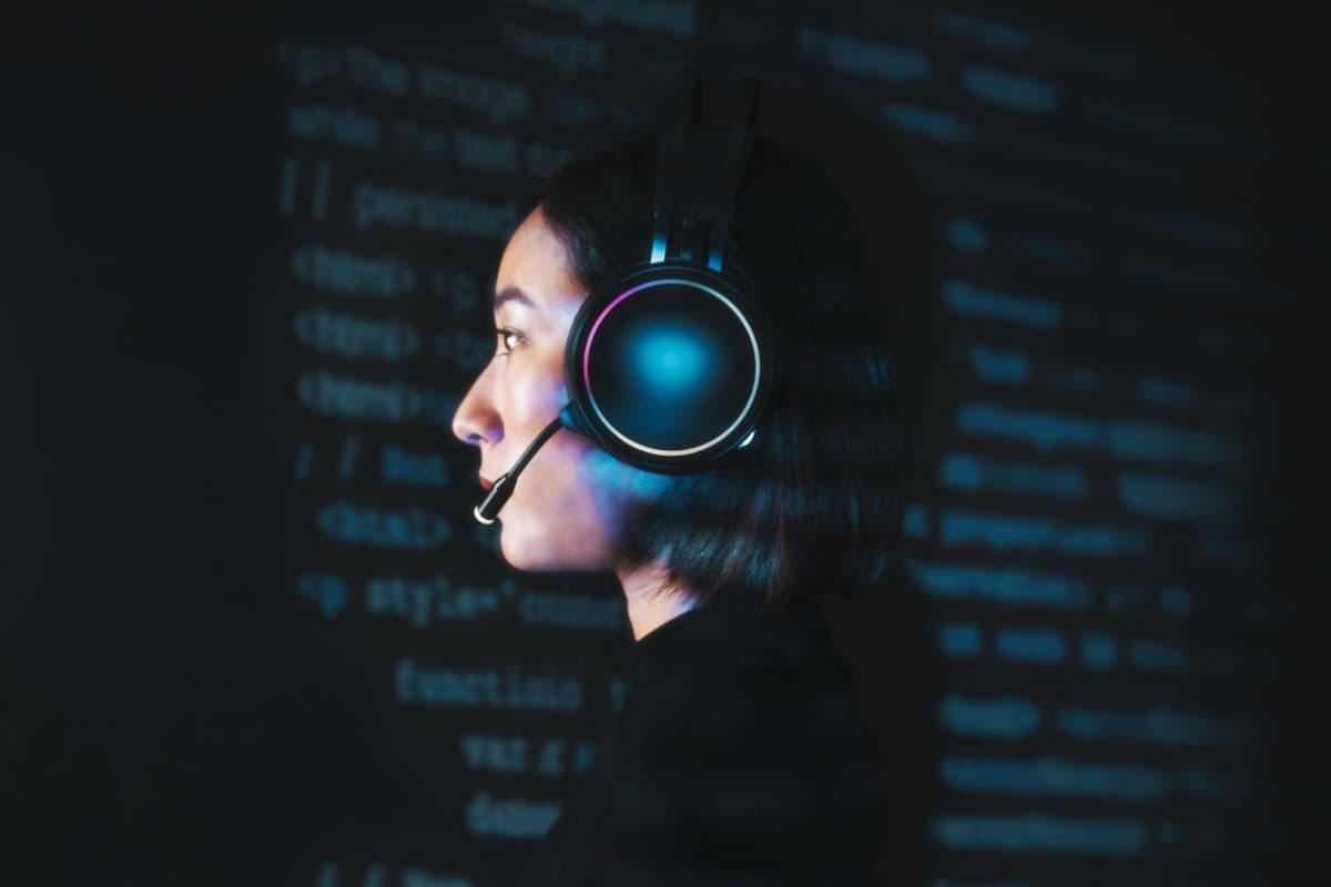 female-hacker-craking-code-image